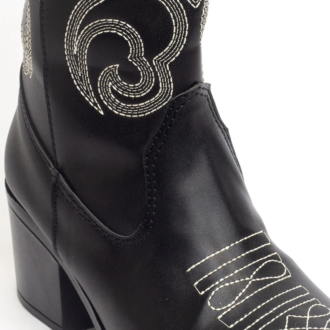 Connie boots