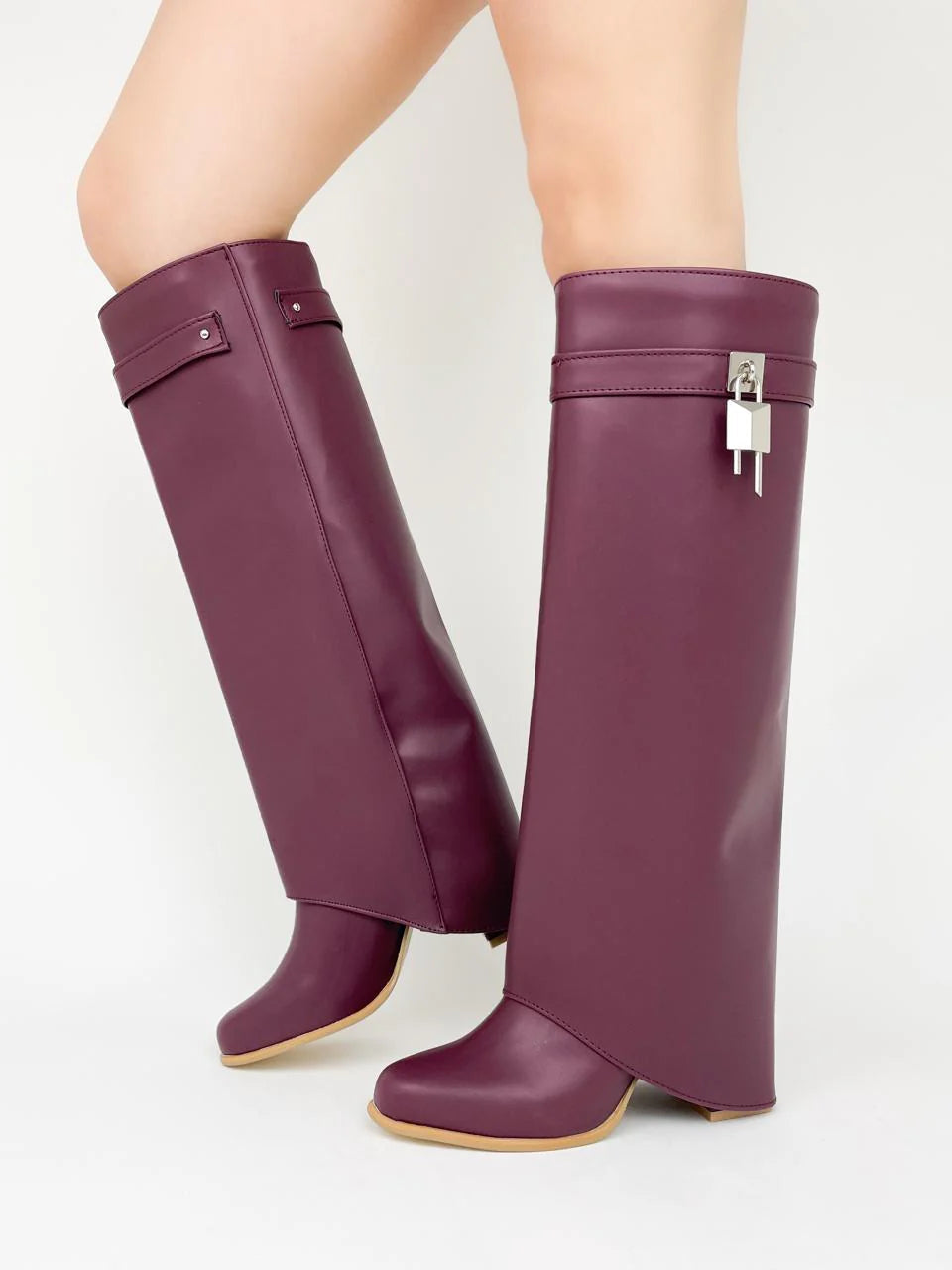 Alessia v boots