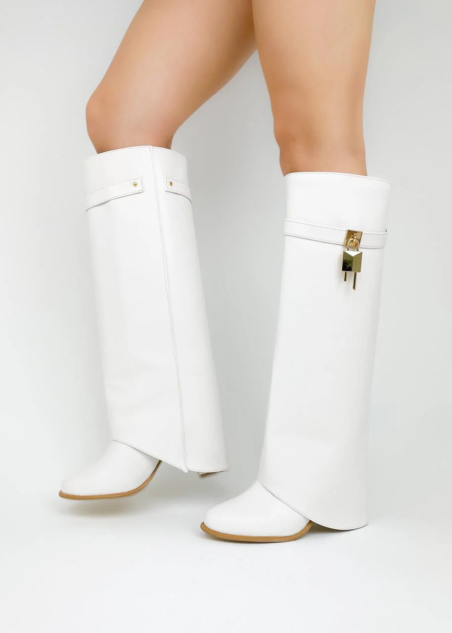 Alessia w boots