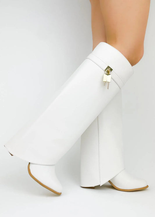 Alessia w boots